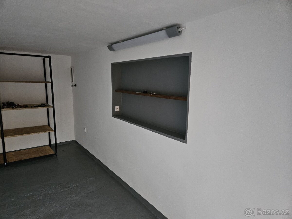 Garaz u sidliste Broumovska - 7