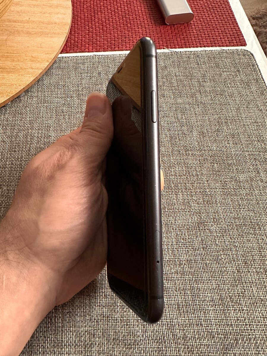 Prodám IPhone 11, černý 64 GB - 7