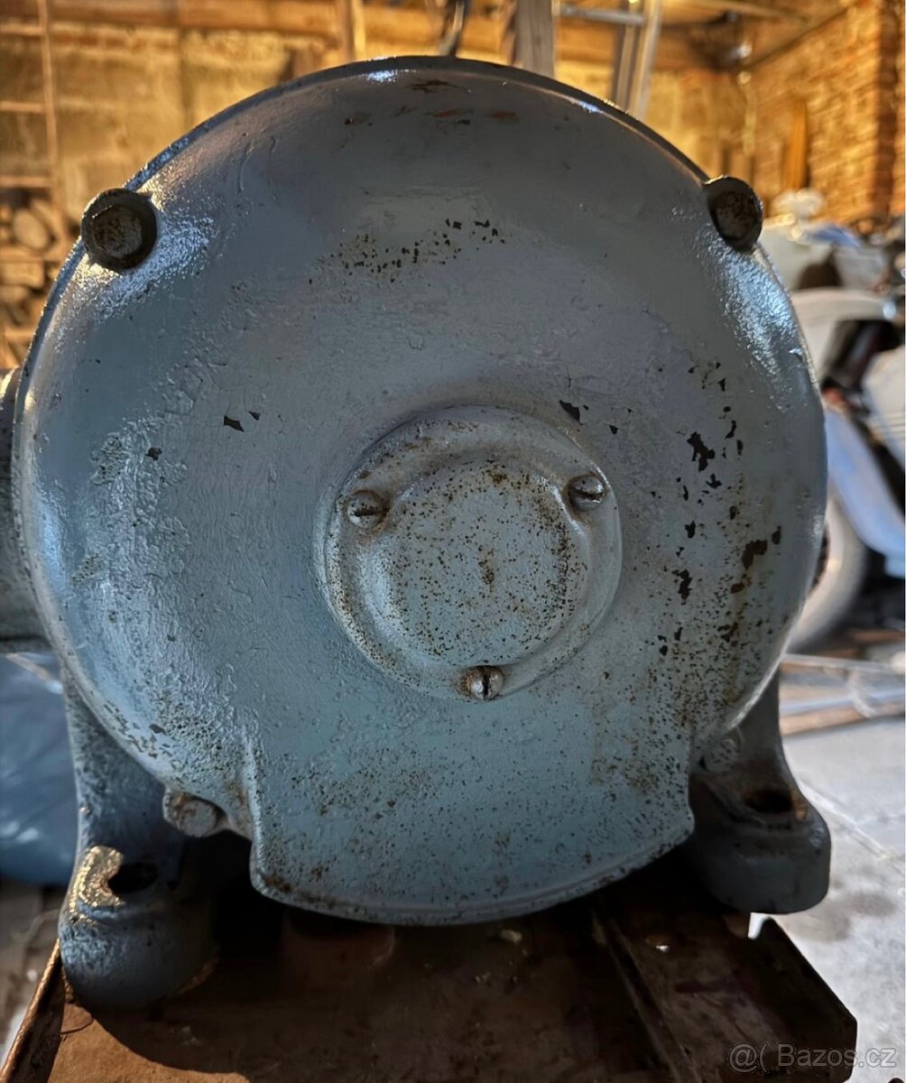 Prodám elektrický motor “Svoboda” - 7