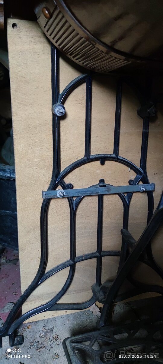 Retro šicí stroj - 7