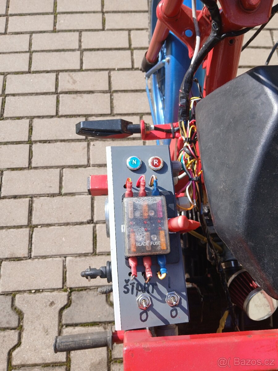 Motorová tříkolka, motokára - 7