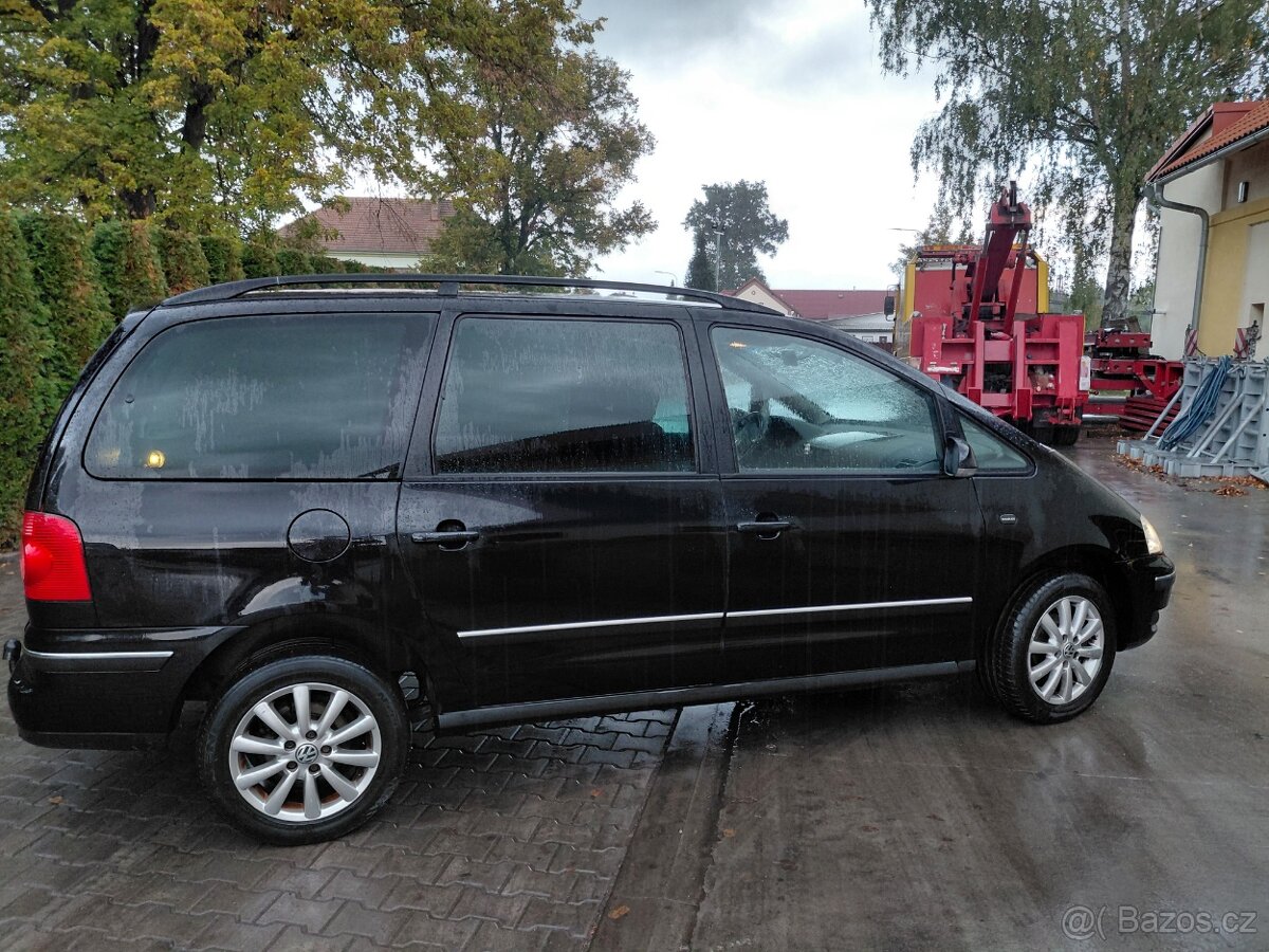 Prodám Volkswagen Sharan 2 l Tdi - 7