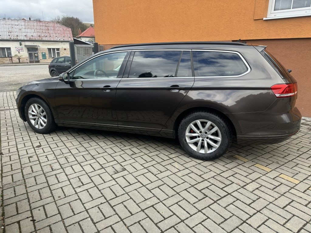 Volkswagen Passat 2.0 TDi 110kW - 7