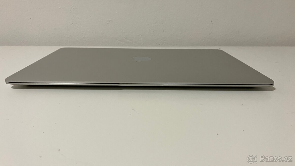 Macbook Air 13” 2020 M1 PRAHA - 7