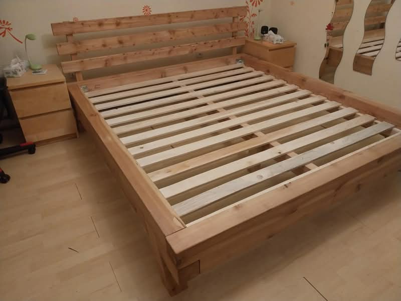 Masivní severská modřínová postel - 7