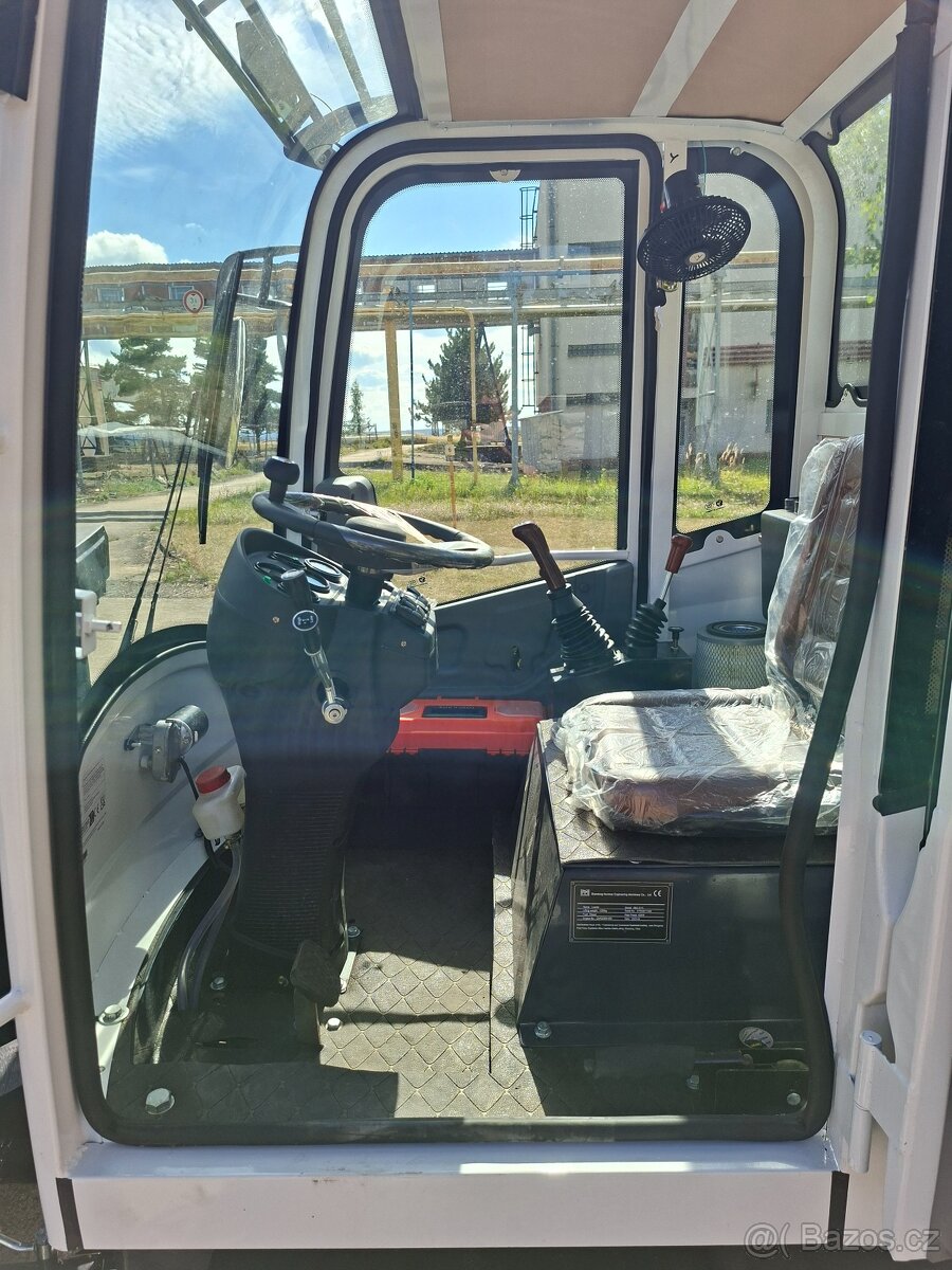 Kolový nakladač TH920 - 7