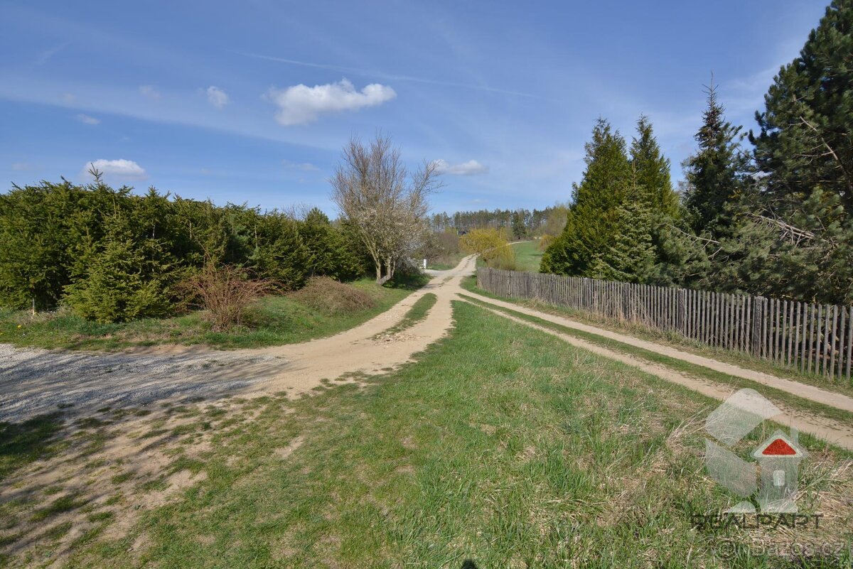 Nabízíme na prodej stavební pozemek v rekreační oblasti obce - 7