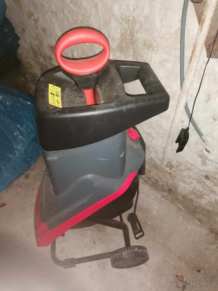 Štěpkovač/ drtič větví - 7