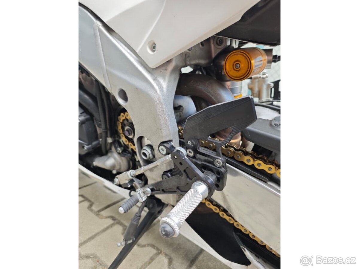 Aprilia RSV4 1100 Factory - 7