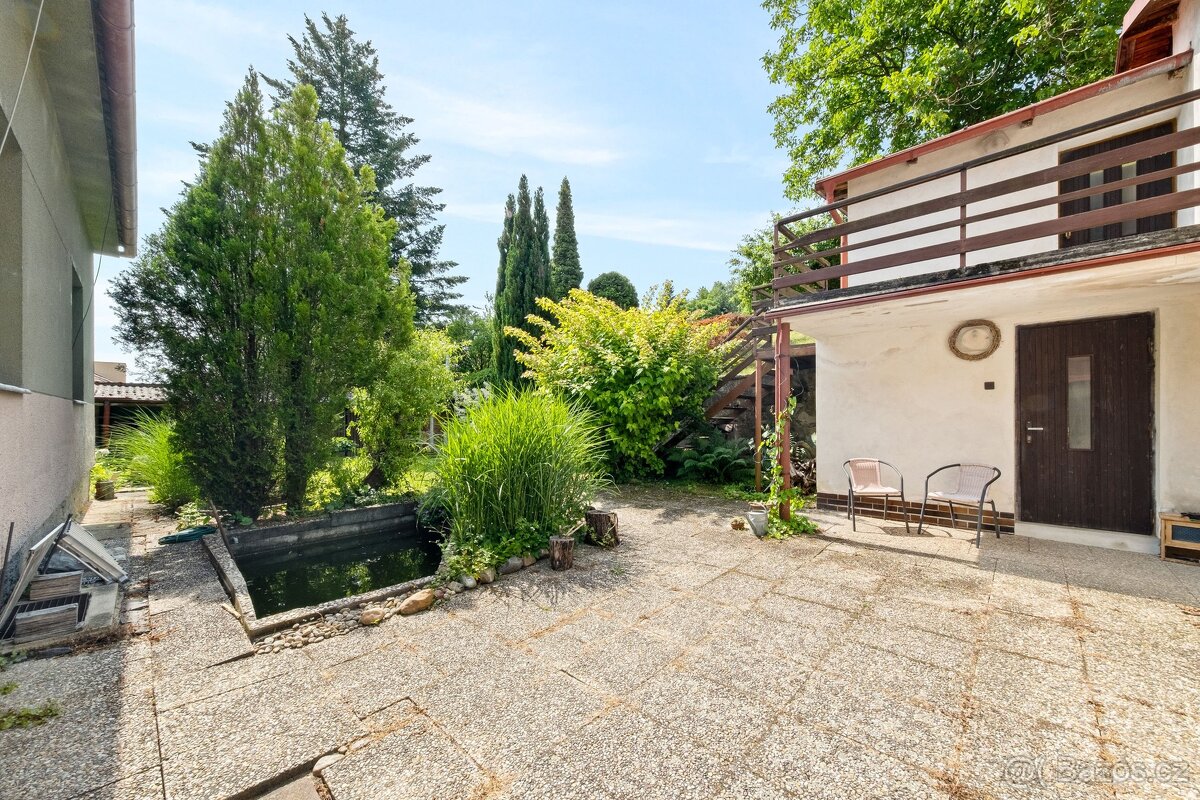 Rodinný dům s garáží, bytem a rozlehlou zahradou – Kralupy n - 7