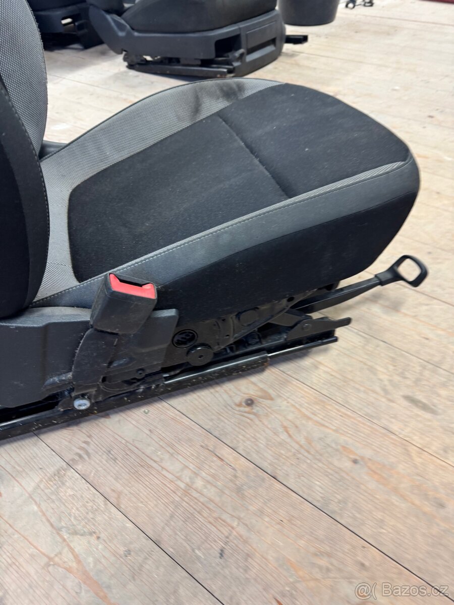 Škoda Fabia 3, řidičova sedačka - 7