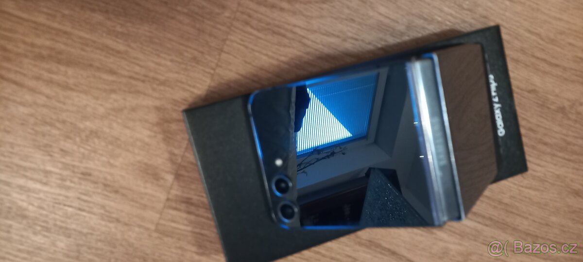 Samsung Galaxy Z Flip 5 - 7