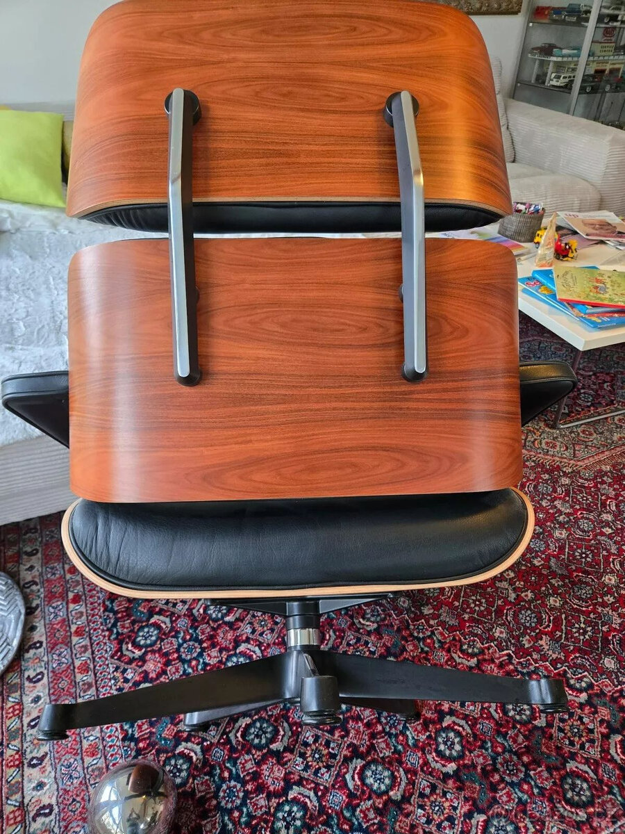 Křeslo a taburetka Vitra Eames - 7