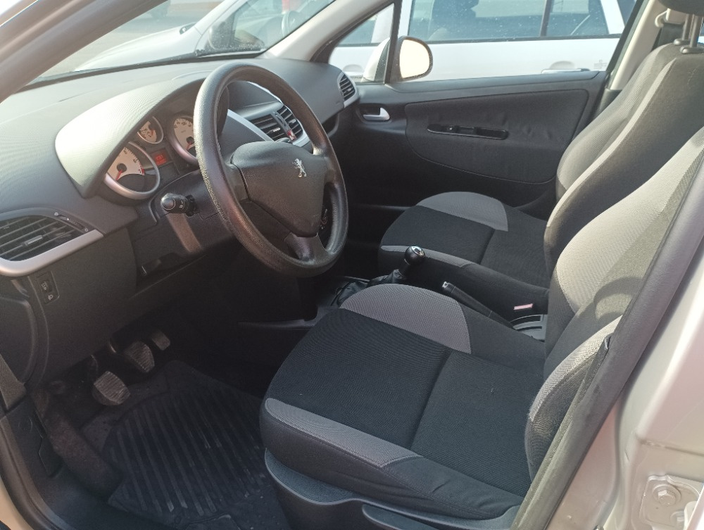 Peugeot 207 1.4 - 7