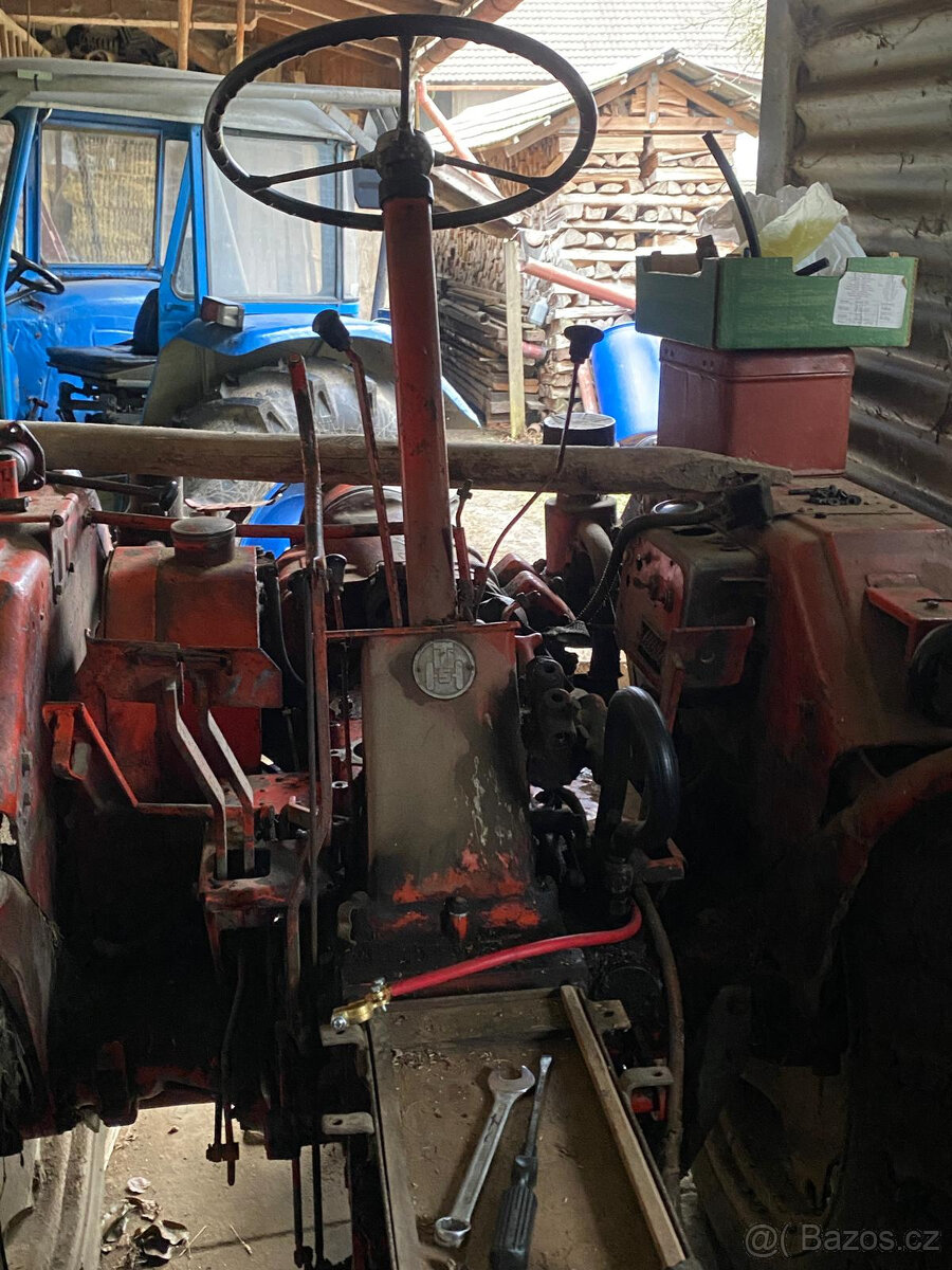 TRAKTOR RS09 4válec - 7