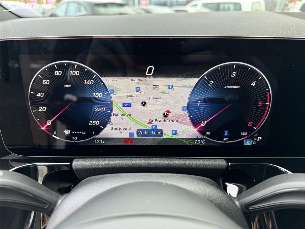 Mercedes-Benz GLA - 7