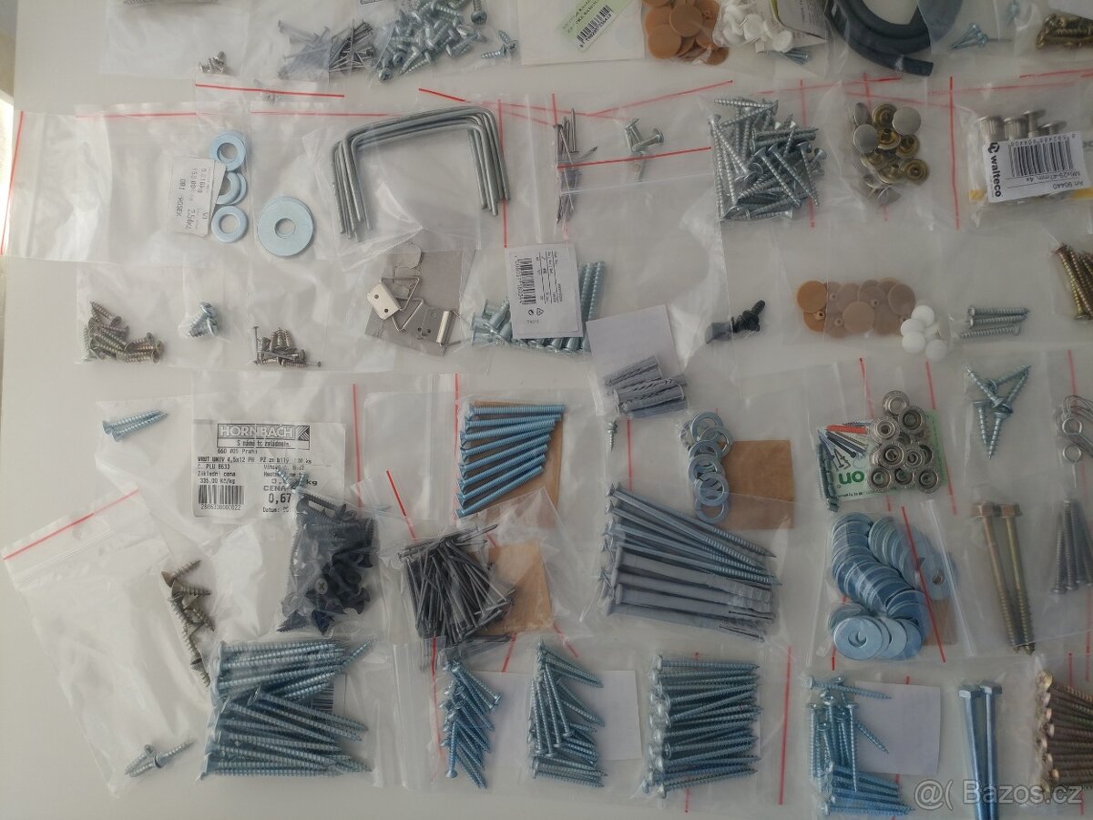 Spojovací materiál všemožného druhu, roztříděno, celkem 4 kg - 7