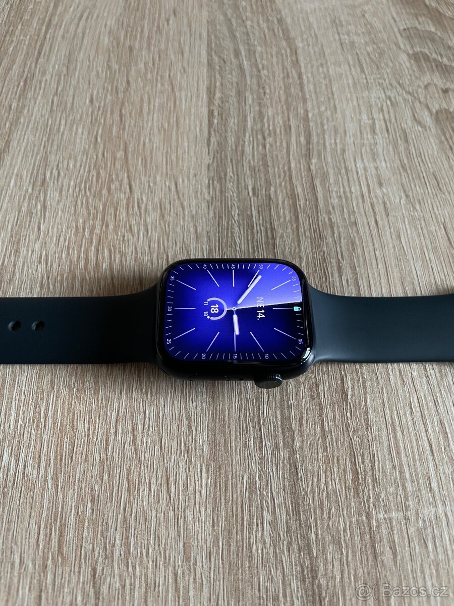 Apple Watch 7 45 mm s příslušenstvím - 7