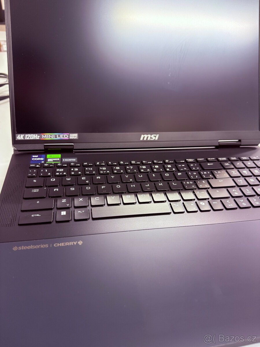 MSI TITAN 18 HX A14VIG - 7