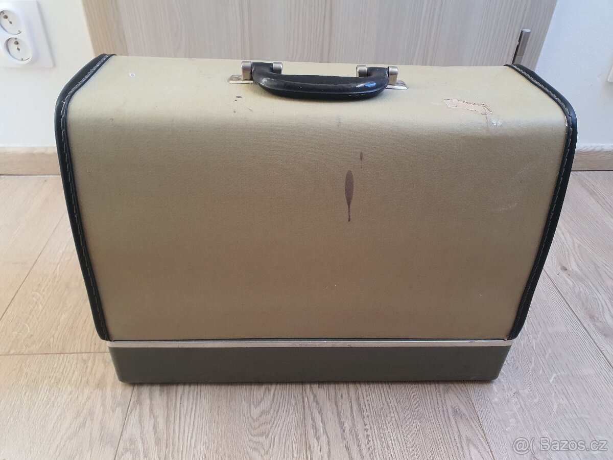 Starší šicí stroj - 7