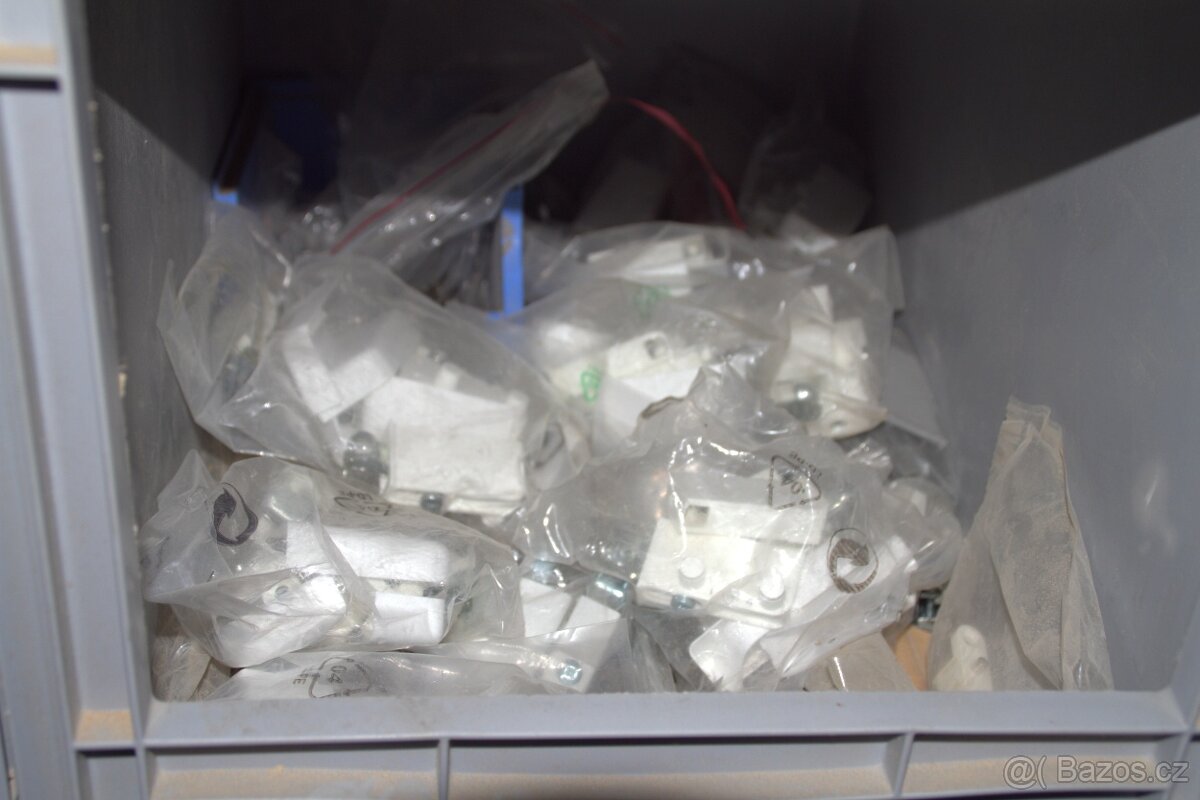 Prodám kování na kuchyně,panty - 7