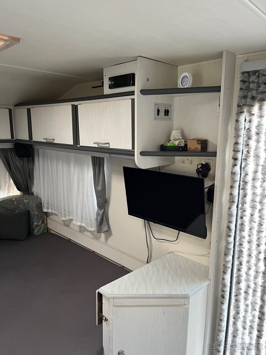 Karavan CHATEAU 380 - 7