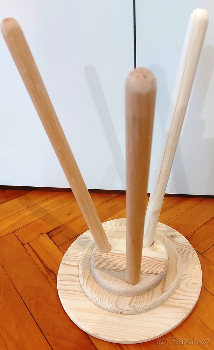 Květinový stolek na trojnožce - 7