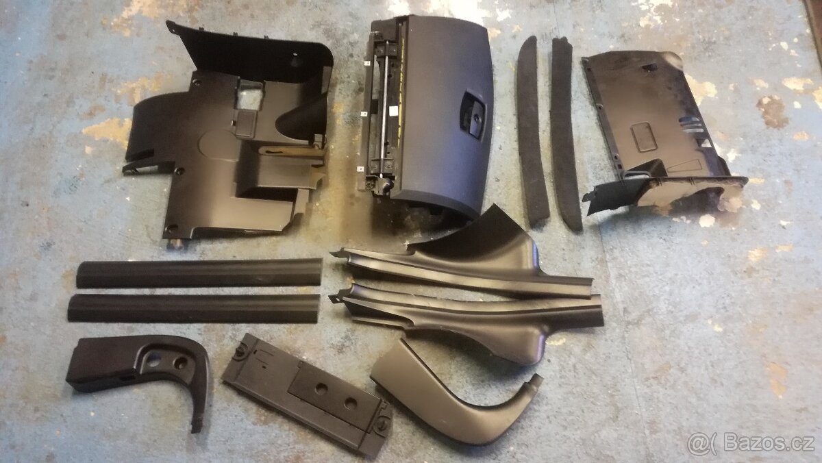 BMW E60/E61 -černá palubní deska,čalounění kufru - 7