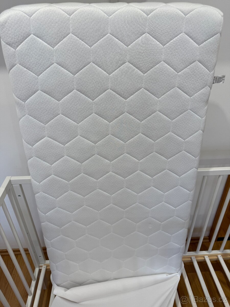 Bílá dětská postýlka s matrací v TOP stavu - 7