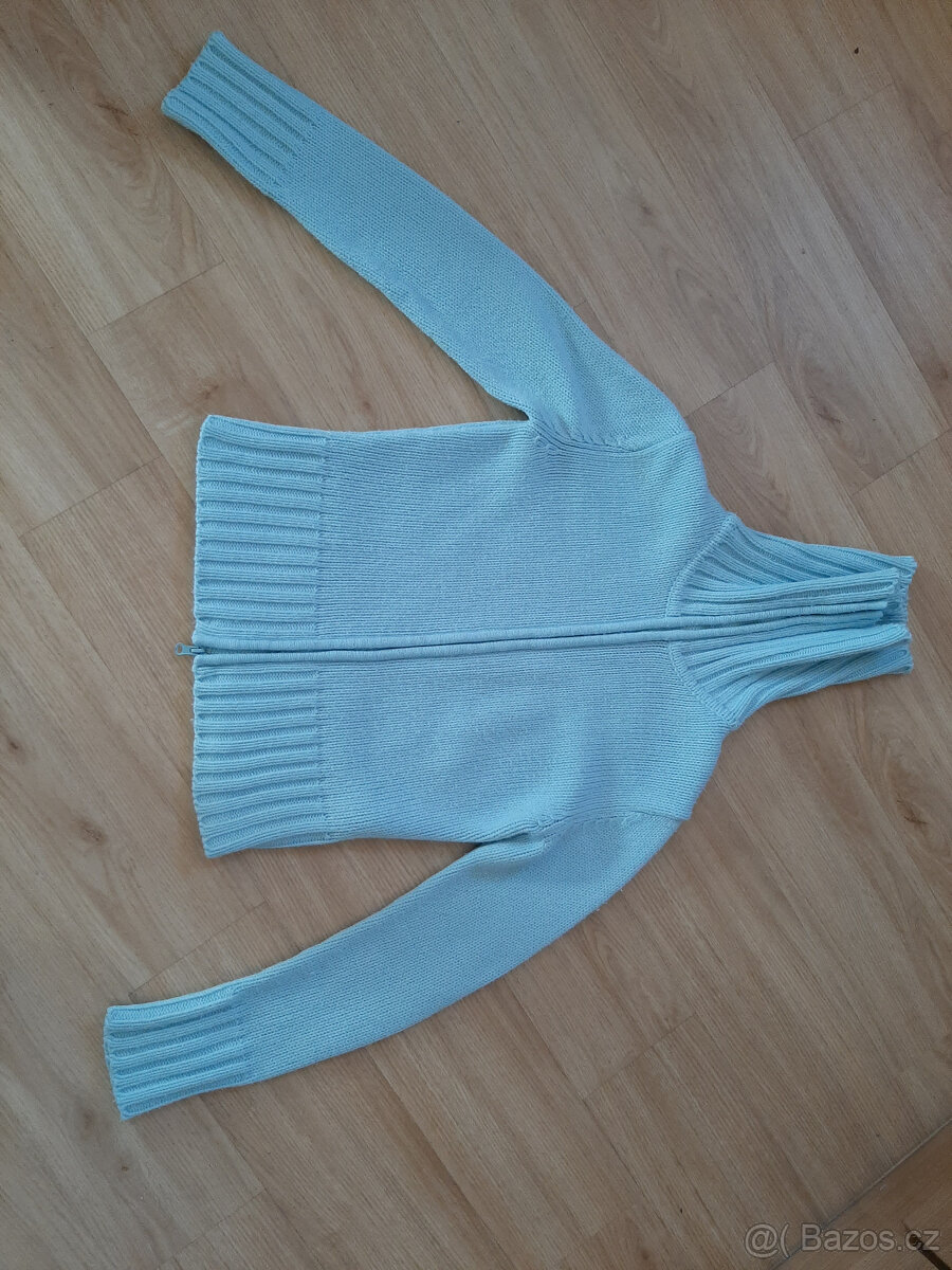 Dámské a dětské oblečení, batohy, tašky, šály, deka - 7