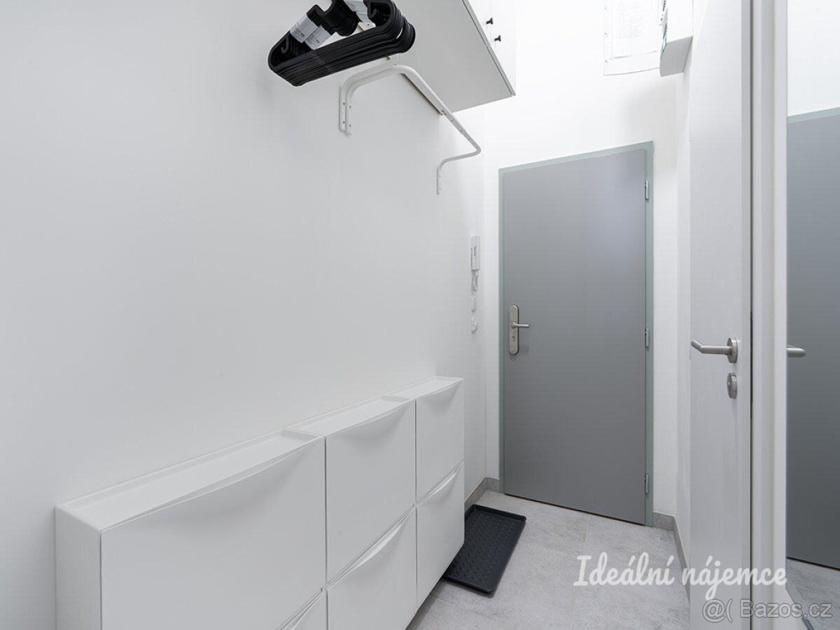 Pronájem bytu 1+kk, Za černým mostem, Kyje, 16 500Kč/měs, 2 - 7