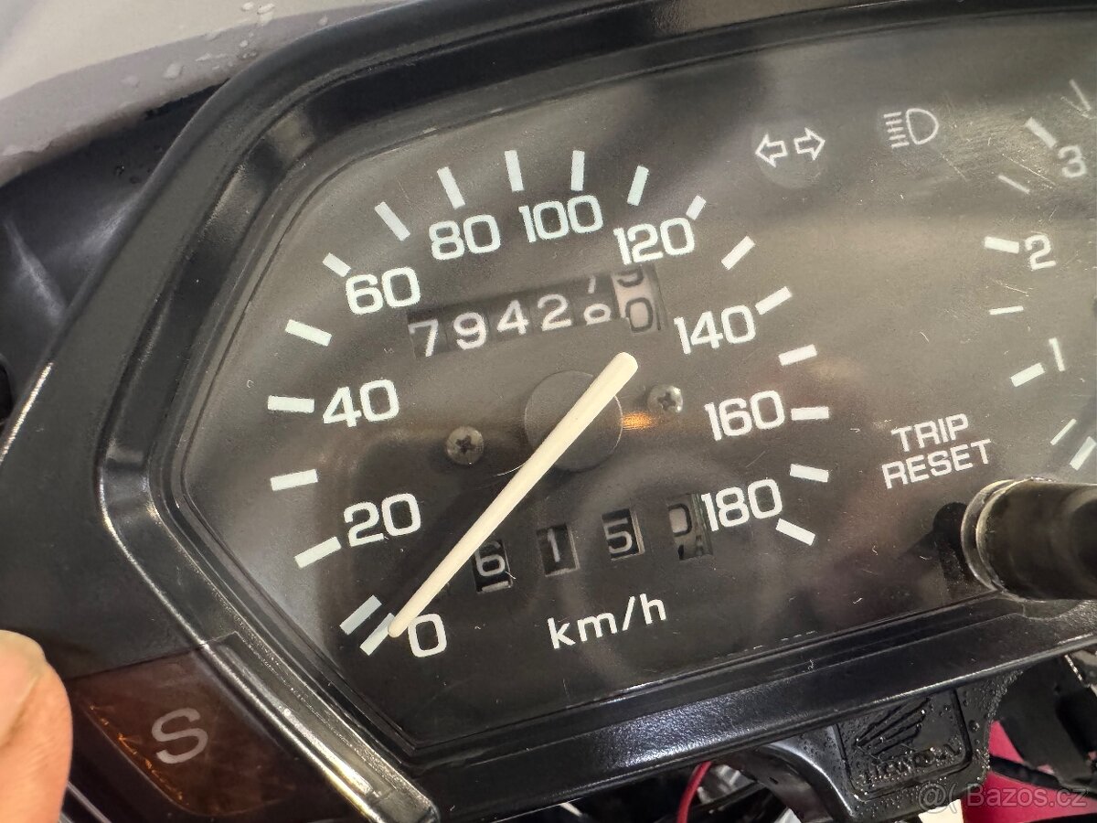 Honda NX 650 Dominator - 7