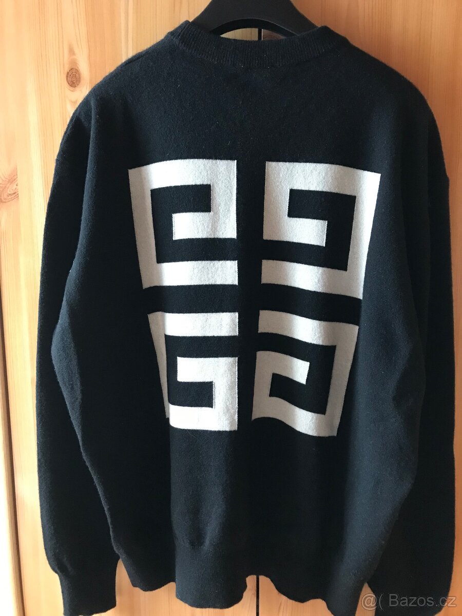 Svetry různých značek a střihů - 7
