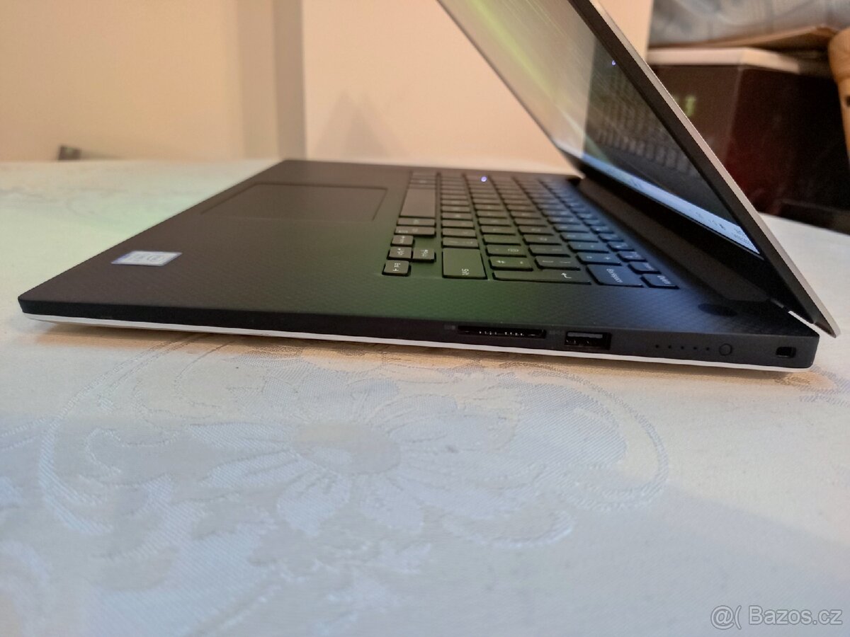 Dell XPS 15 9570 - 7