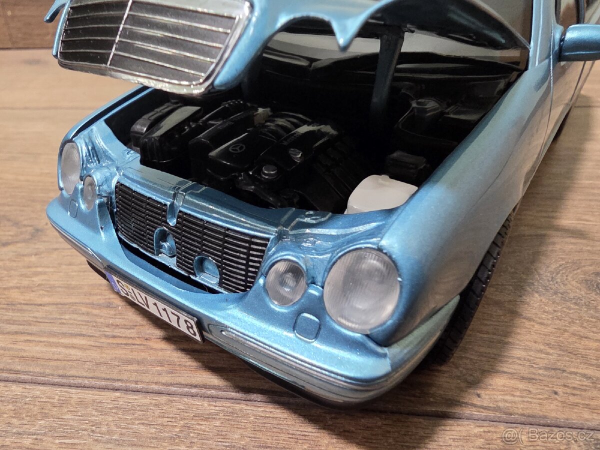 Mercedes Benz E320 W210 E-Klasse Model 1:18 - 7