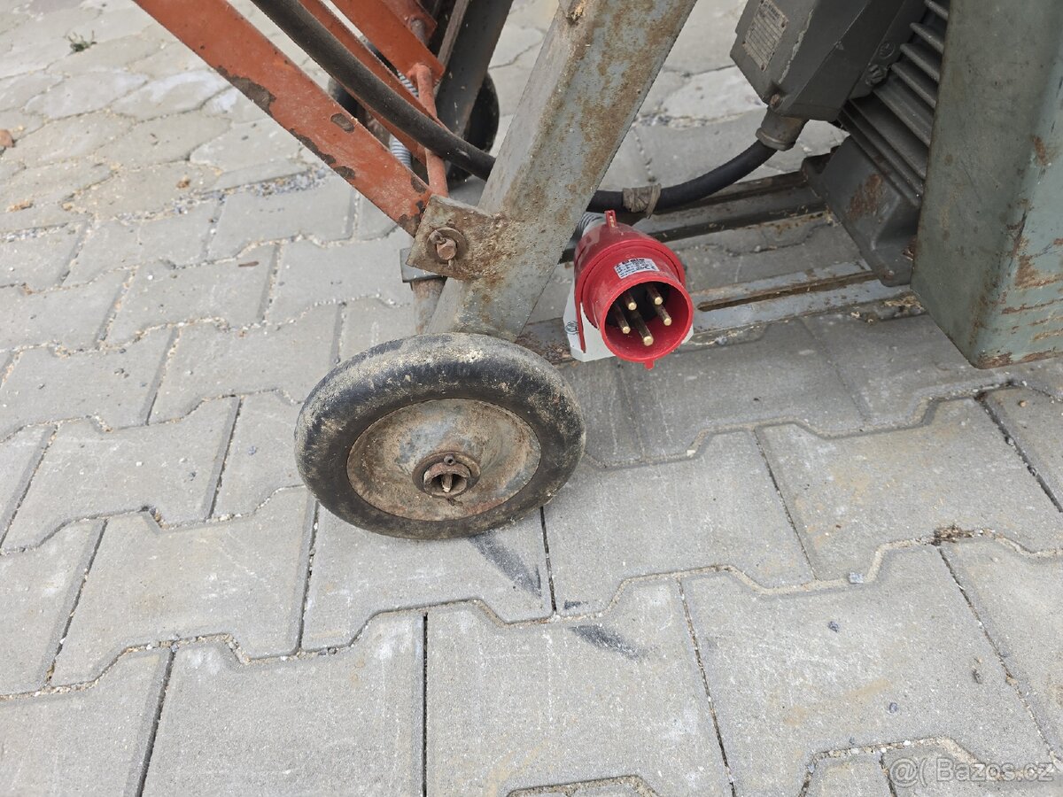 Cirkulárka s kolebkou pojízdná 4kw - 7