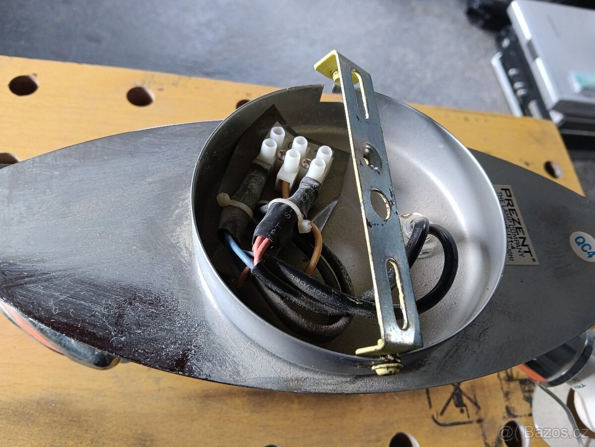 Velký lustr do obývacího pokoje s žárovkami. - 7