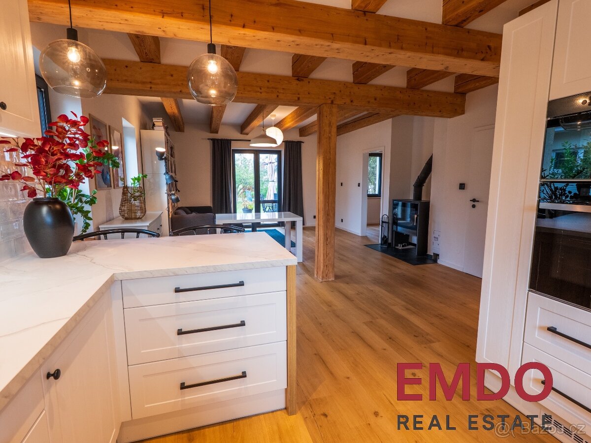 Prodej domu 196 m² s pozemkem 994 m² - 7