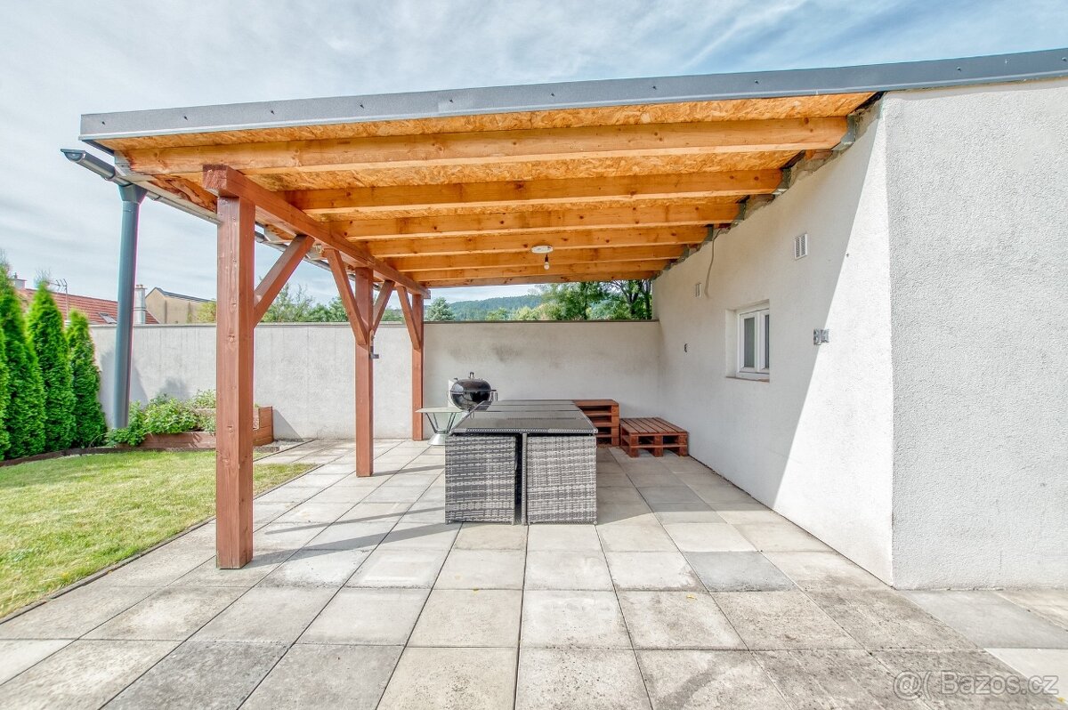 Prodej rodinného domu s potenciálem přes 270 m2 plochy - 7