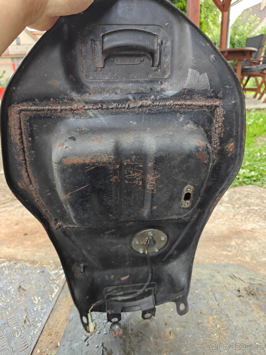 Suzuki Bandit GSF 1200 1996 - 2000 - nádrž - 7