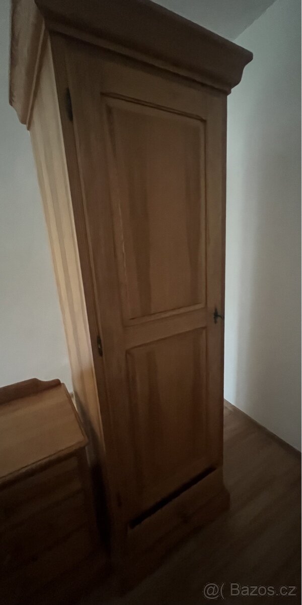 masivní skříně - 7
