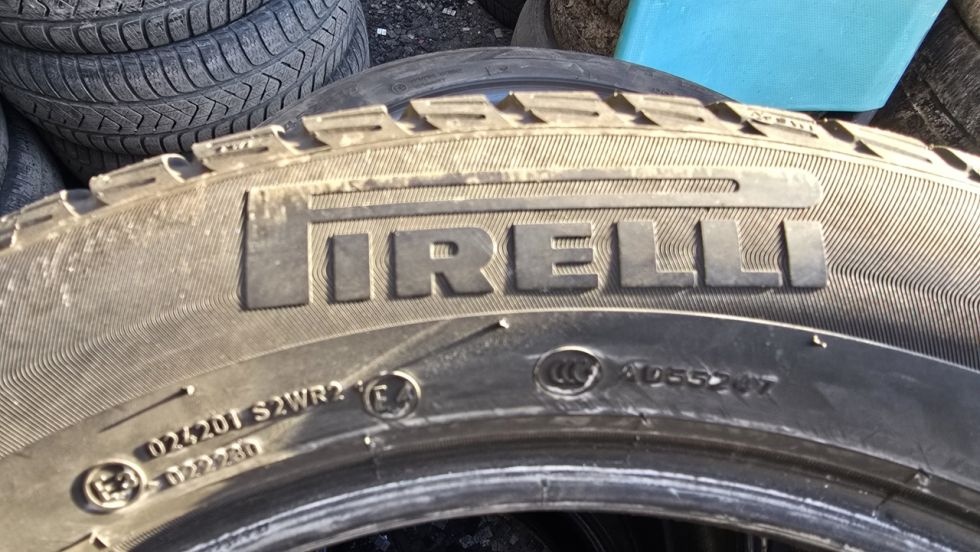 Zimní pneu 215/55/17 Pirelli - 7