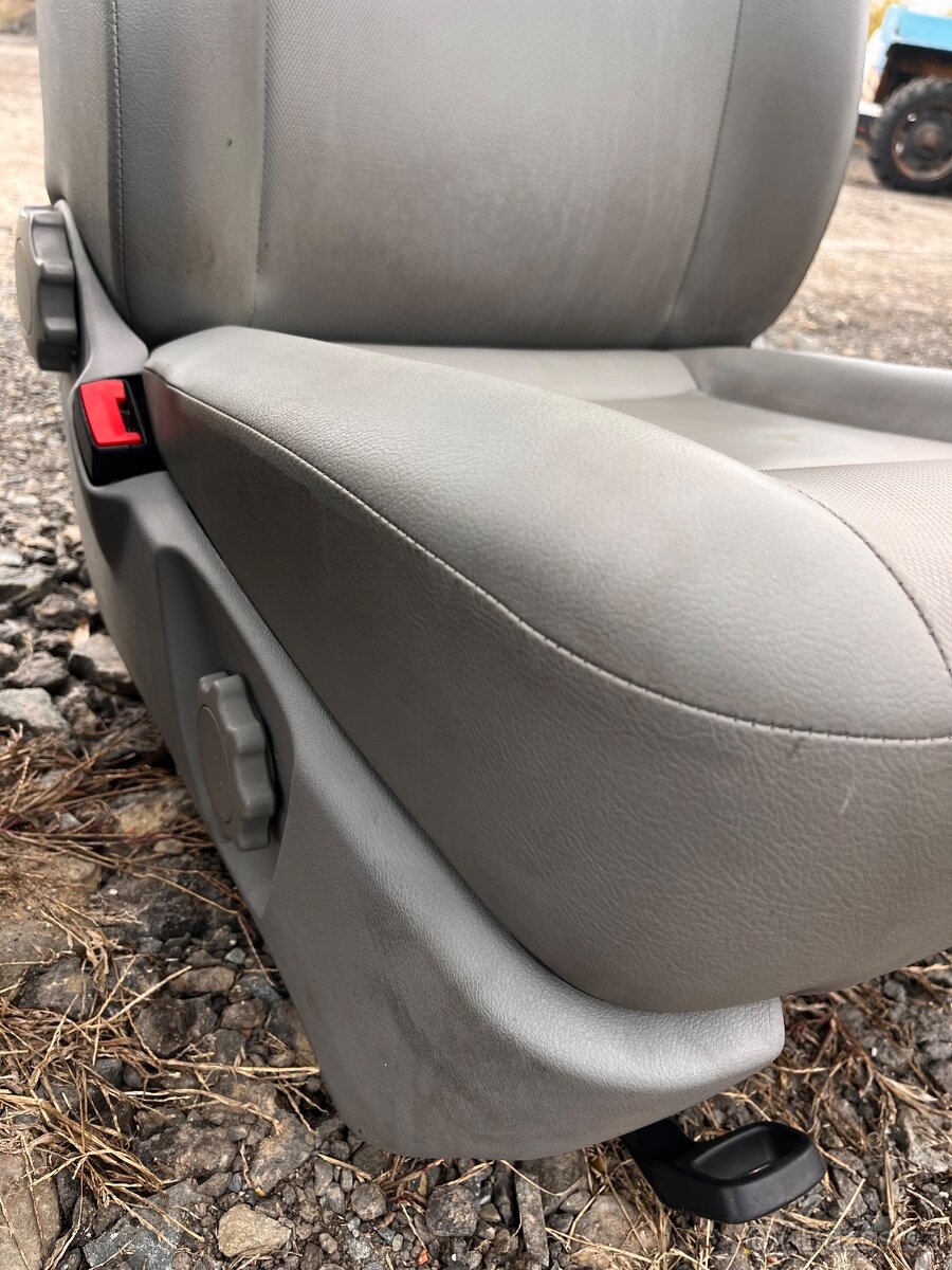 Přední sedačky 1+2 VW Caravelle T5 2013 - 7