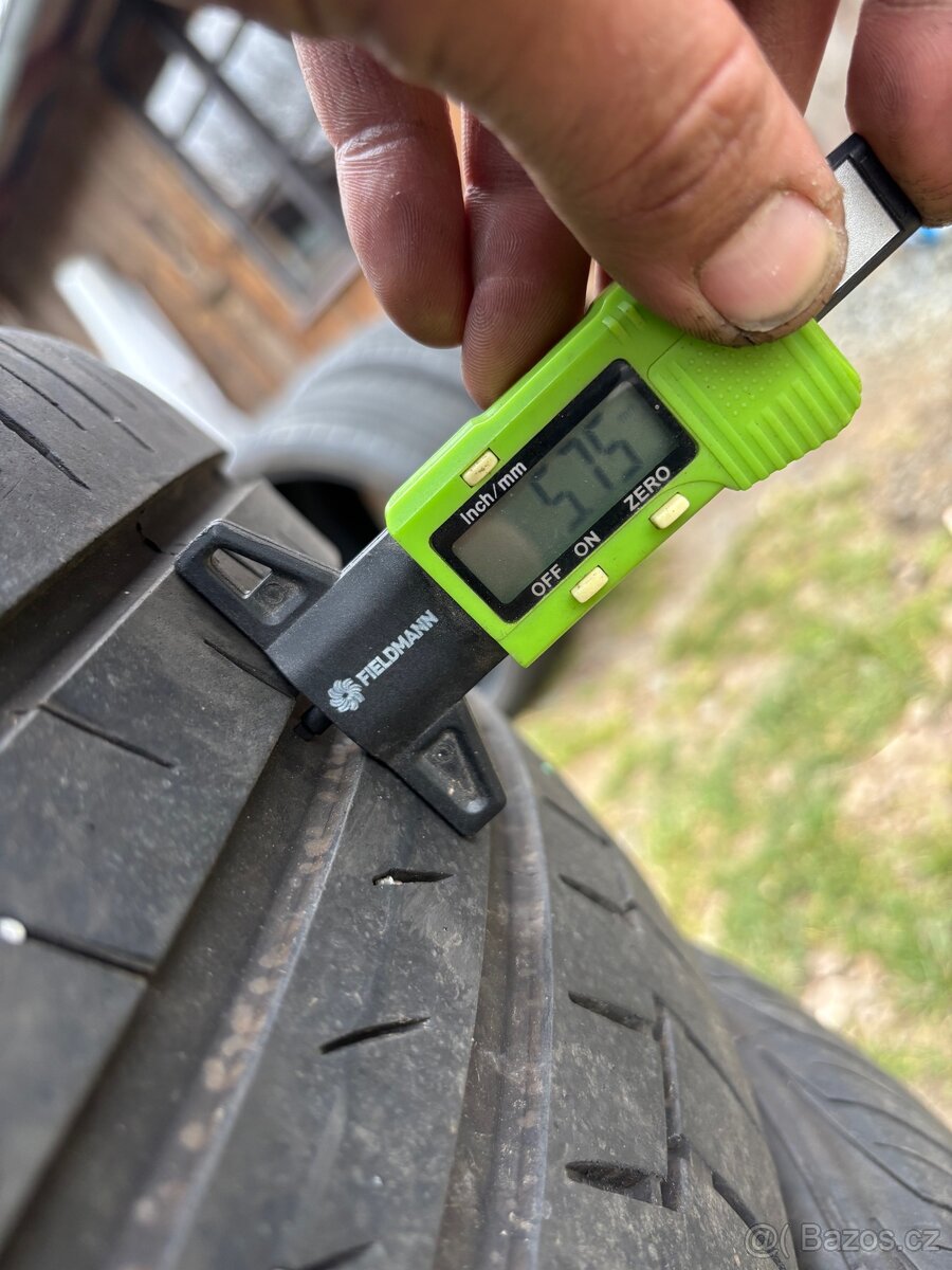 Continental 235/45/18 - 7