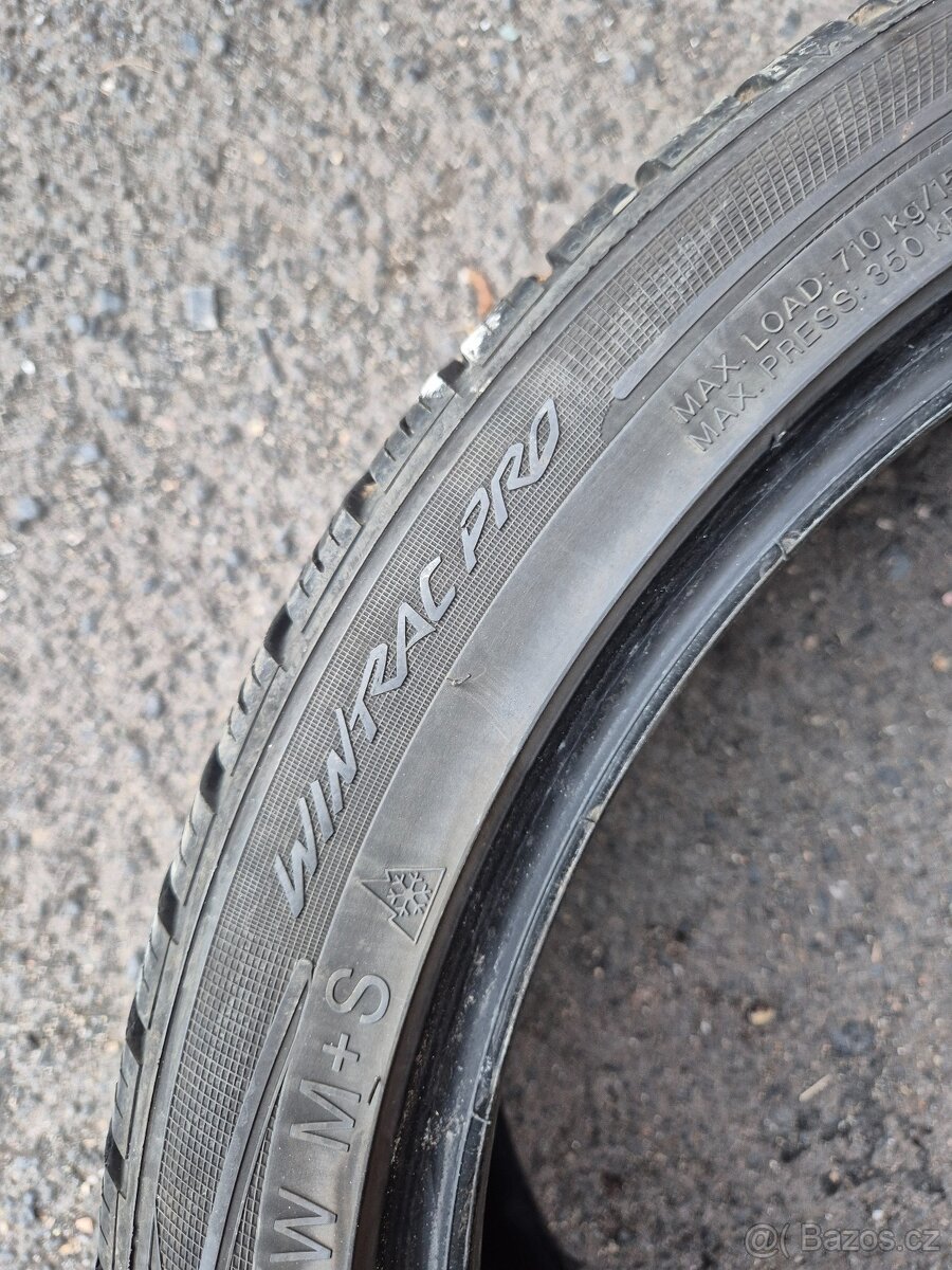 235/40r19 -Zimni 2ks Vredestein 6mm - 7