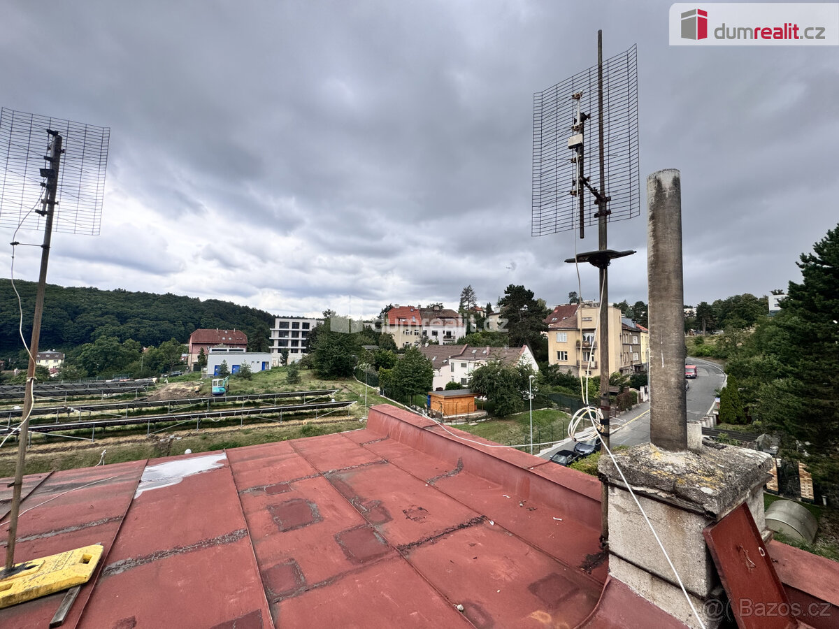 Levá část prvorepublikové vily v srdci Malvazinek - 7