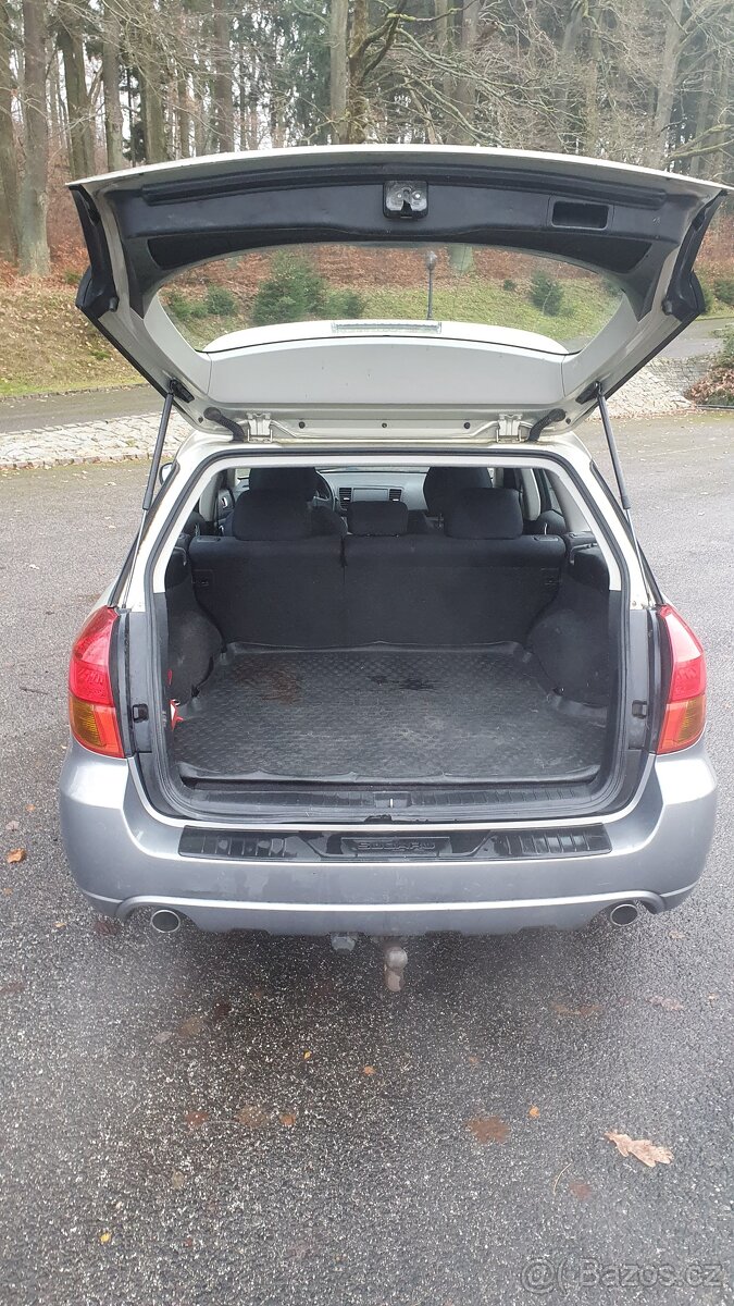 Prodám Subaru Outback r.v. 2004 najeto 270t km - 7