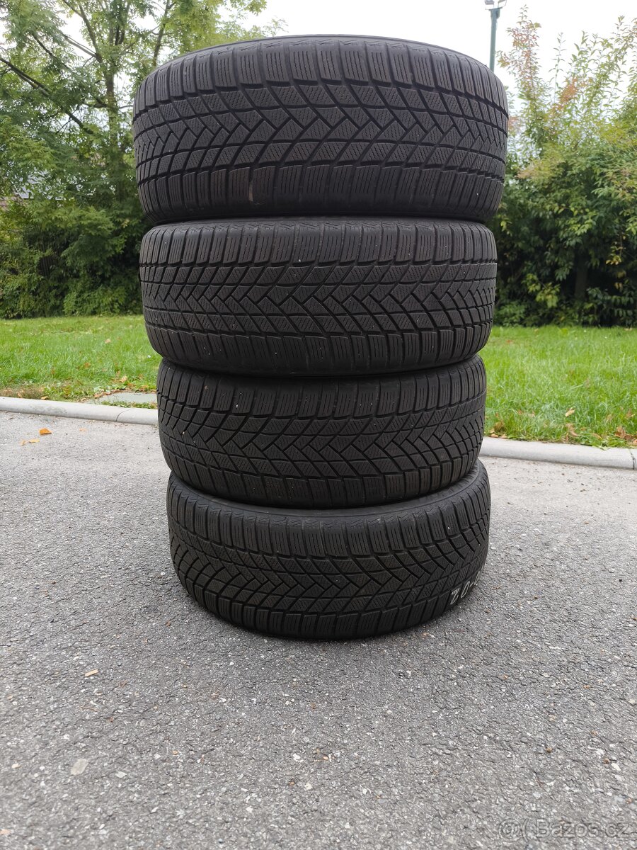 Zimní pneu 235 /50 r19 - 7