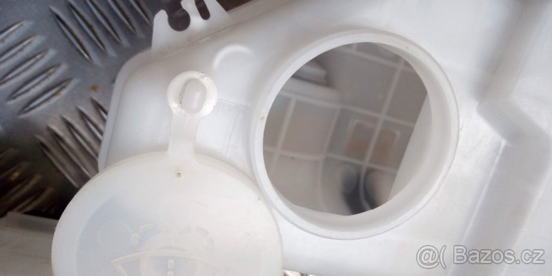 Mazda 323 nádobky ostřikovačů - 7