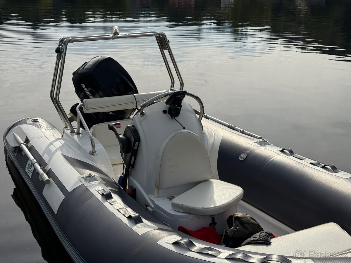 Motorový člun Rib - 7